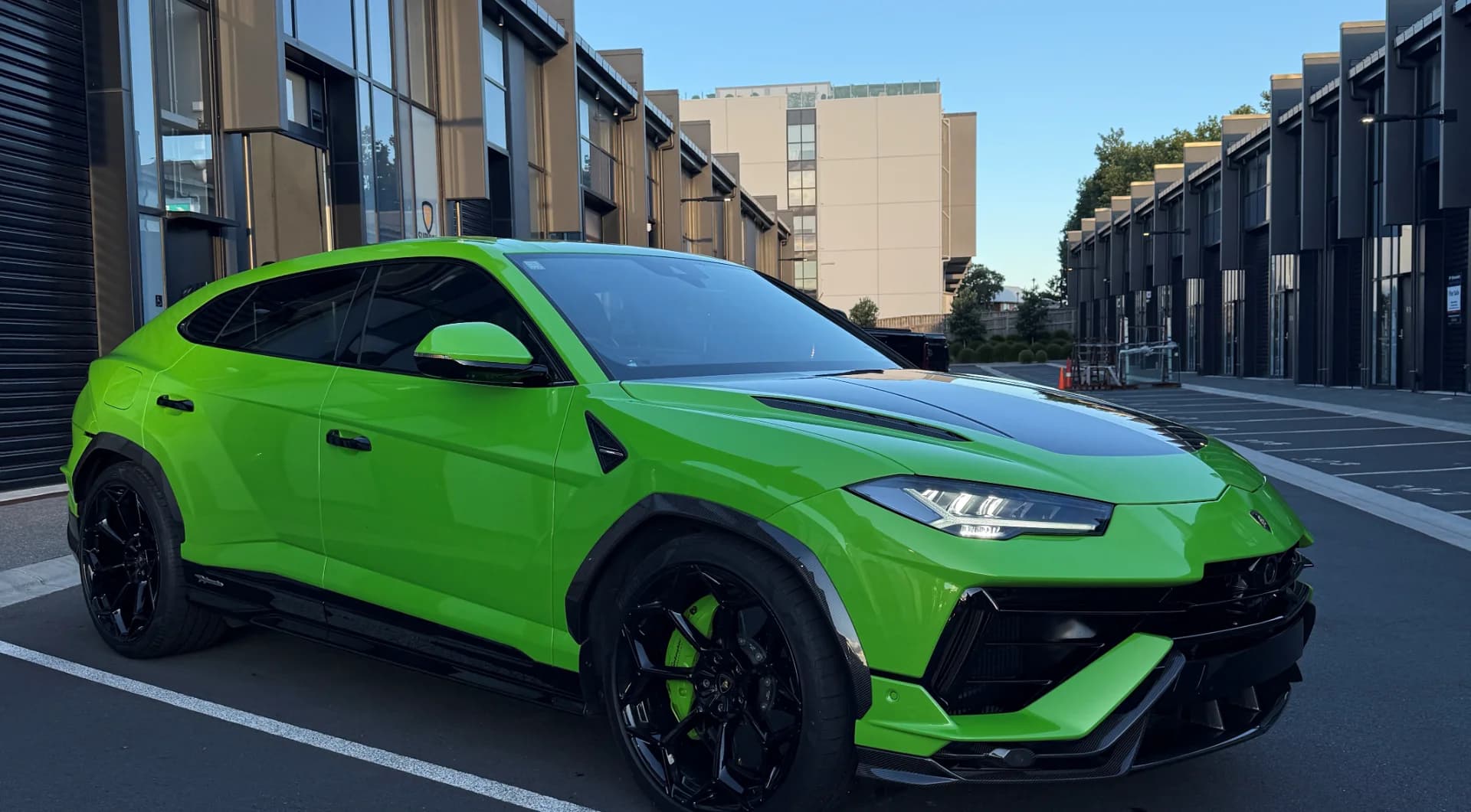 Lamborghini Green Urus - Invisible protection. Visible perfection.